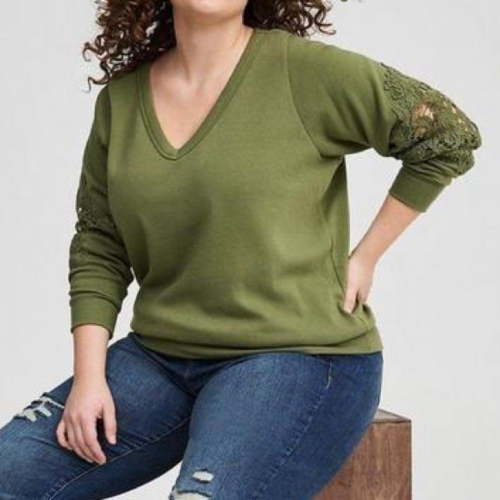 torrid Cozy Fleece V-Neck Crochet Sweatshirt Size 3